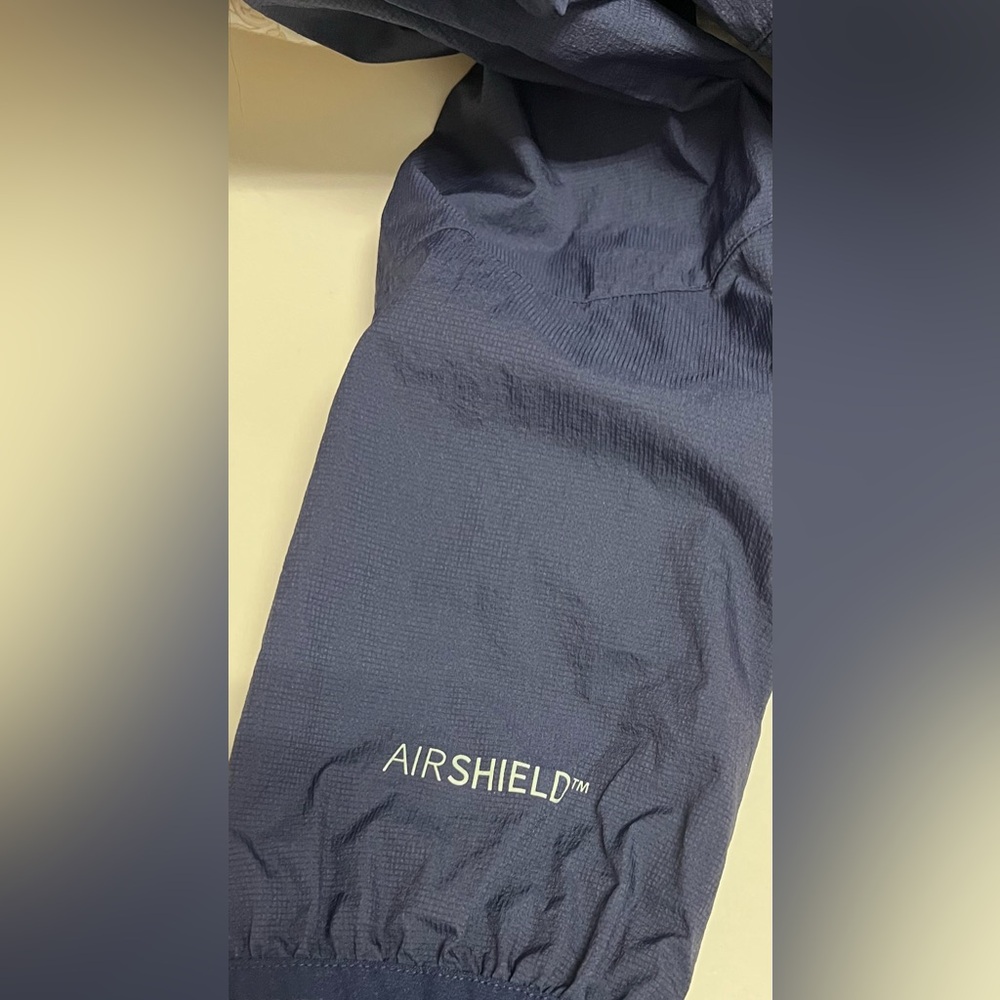 L.L. Bean Women’s Navy Airshield Windbreaker - Picture 7 of 8